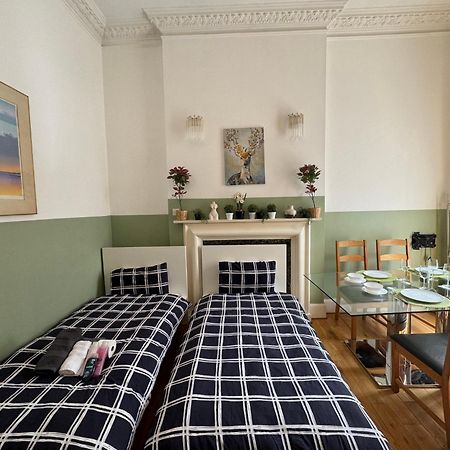 Central And Affordable Flat For 6 People In Zone 1 - Baker Street - With Breakfast Included لندن المظهر الخارجي الصورة