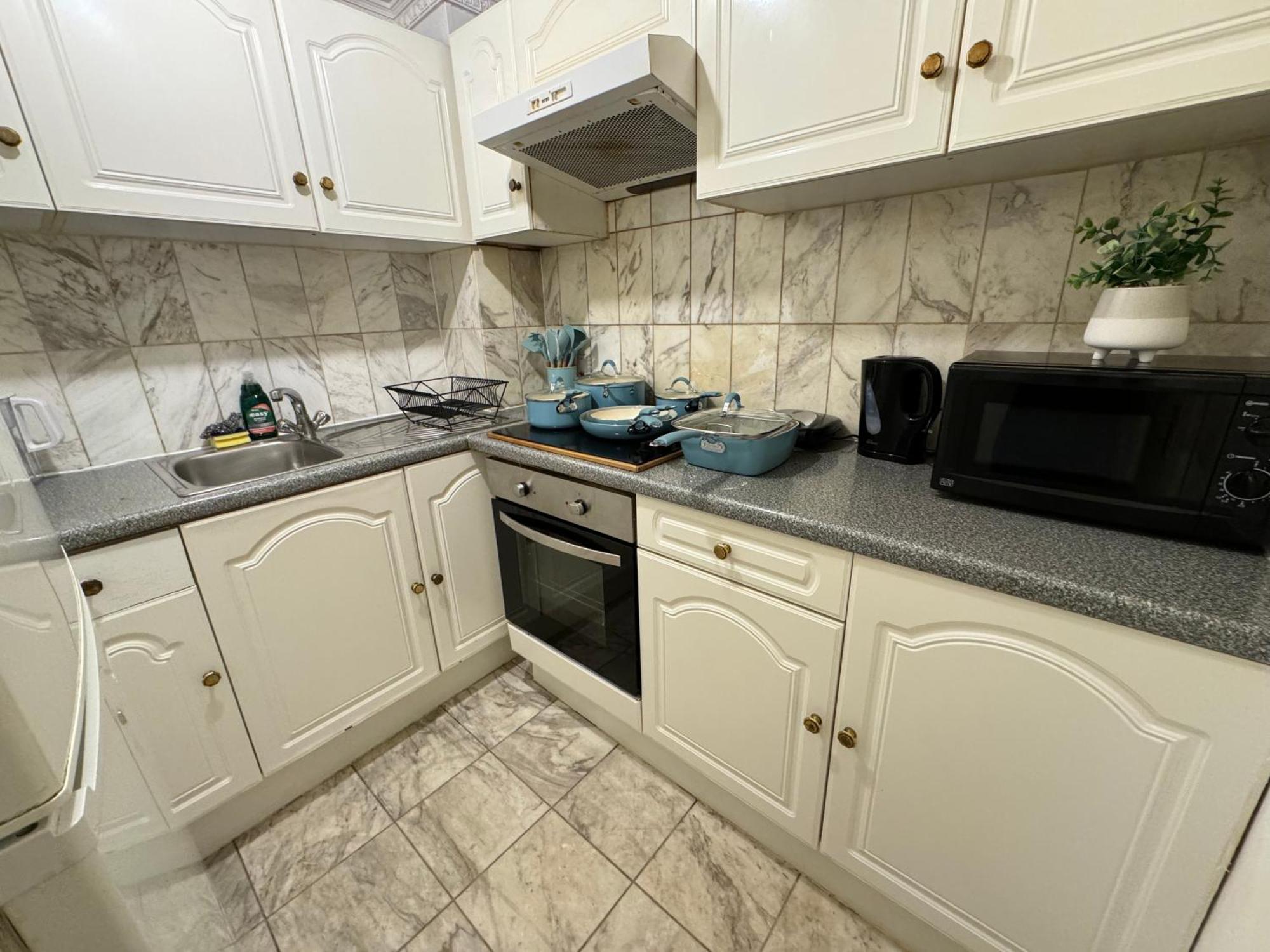 Central And Affordable Flat For 6 People In Zone 1 - Baker Street - With Breakfast Included لندن المظهر الخارجي الصورة