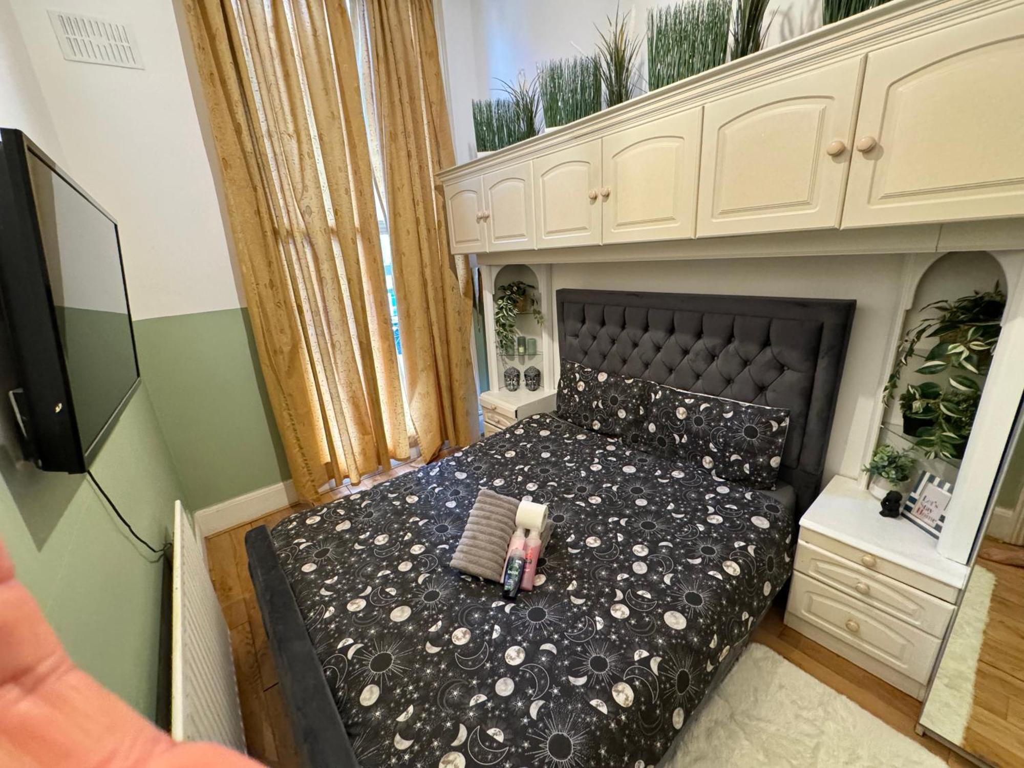 Central And Affordable Flat For 6 People In Zone 1 - Baker Street - With Breakfast Included لندن المظهر الخارجي الصورة