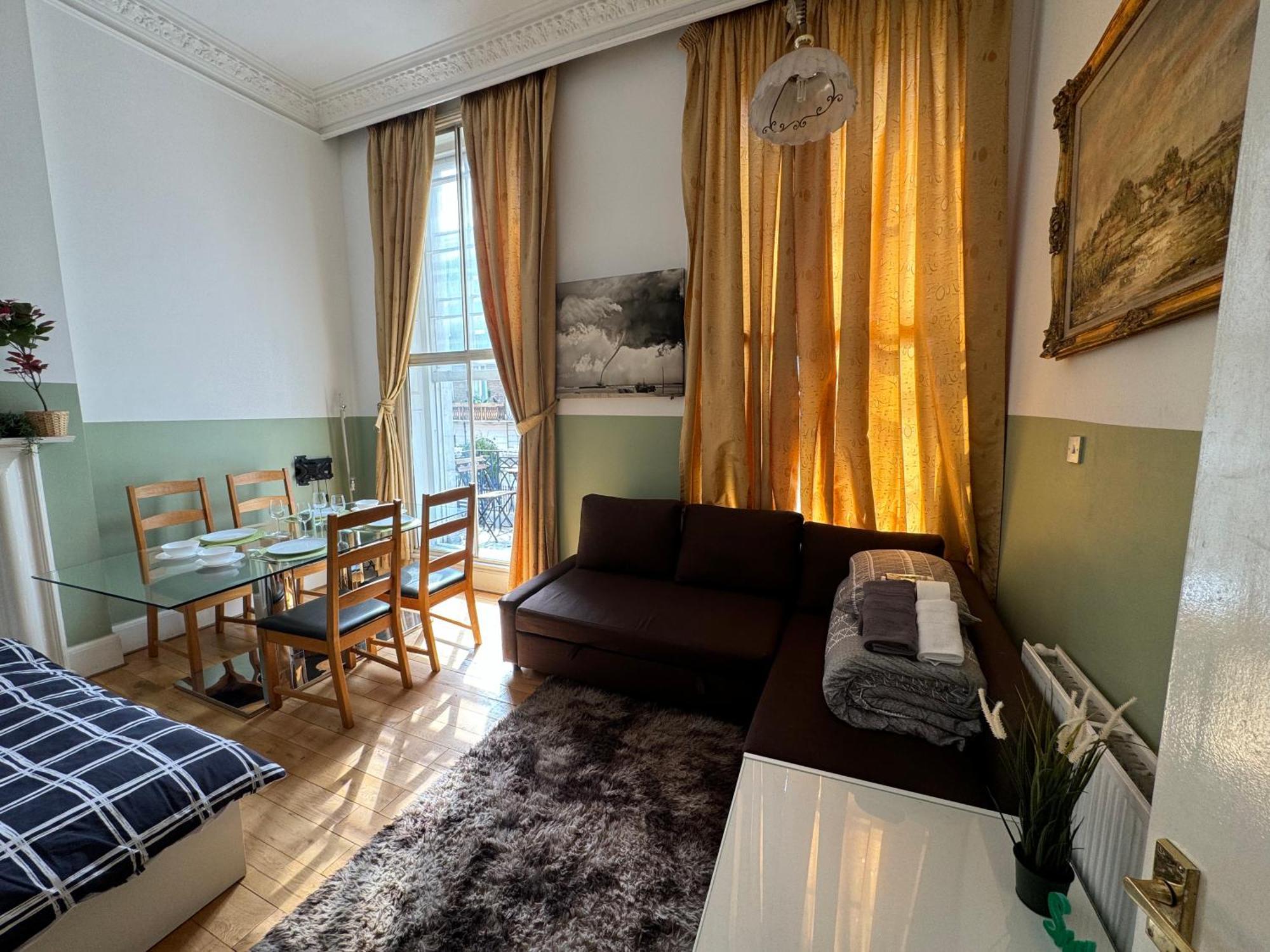 Central And Affordable Flat For 6 People In Zone 1 - Baker Street - With Breakfast Included لندن المظهر الخارجي الصورة